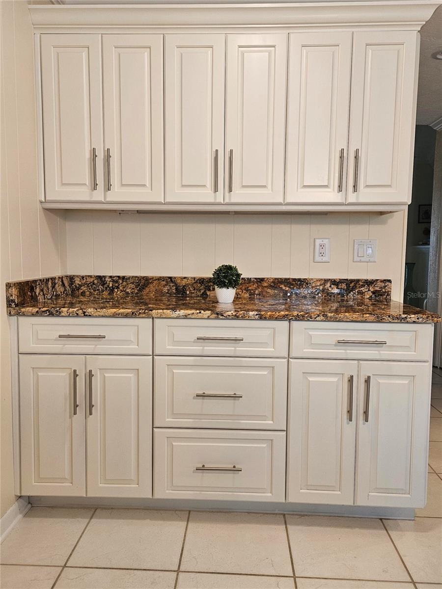 Image 10 of 62 For 1706 Lakeside Court