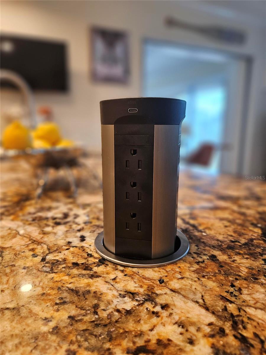 Image 16 of 62 For 1706 Lakeside Court