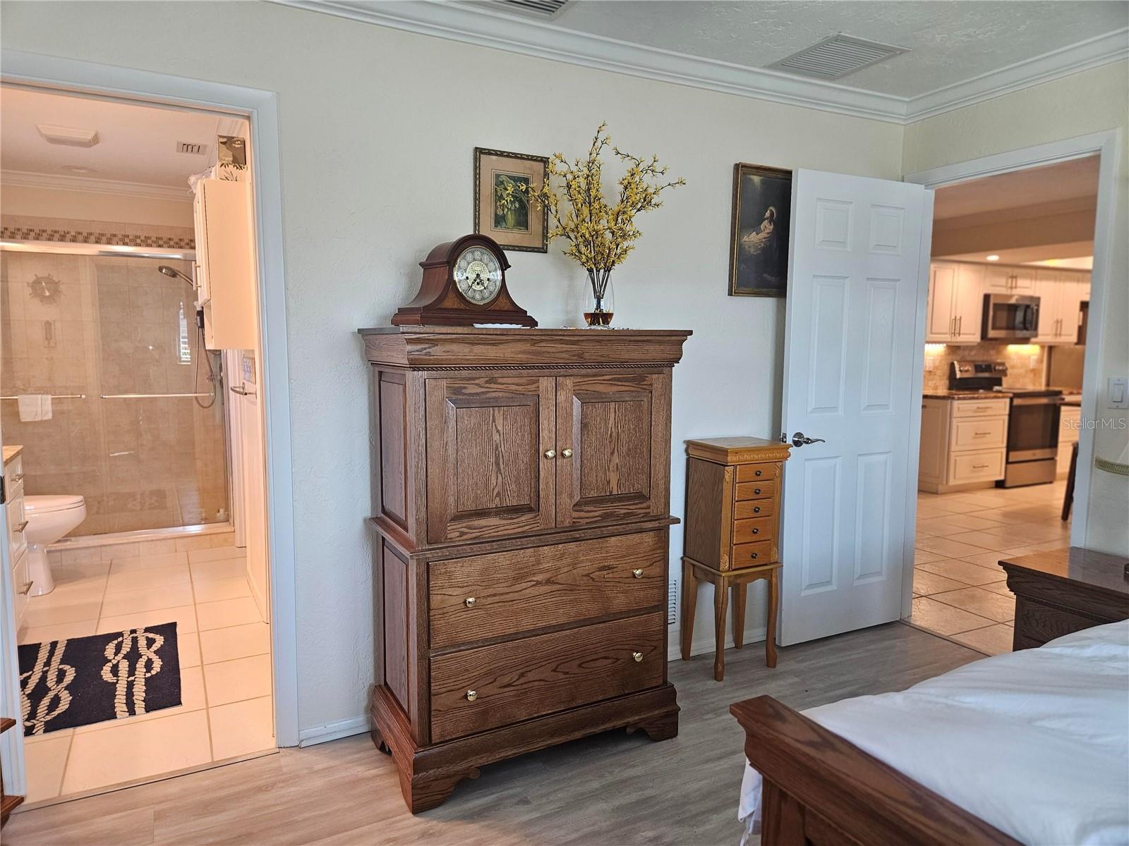 Image 43 of 62 For 1706 Lakeside Court