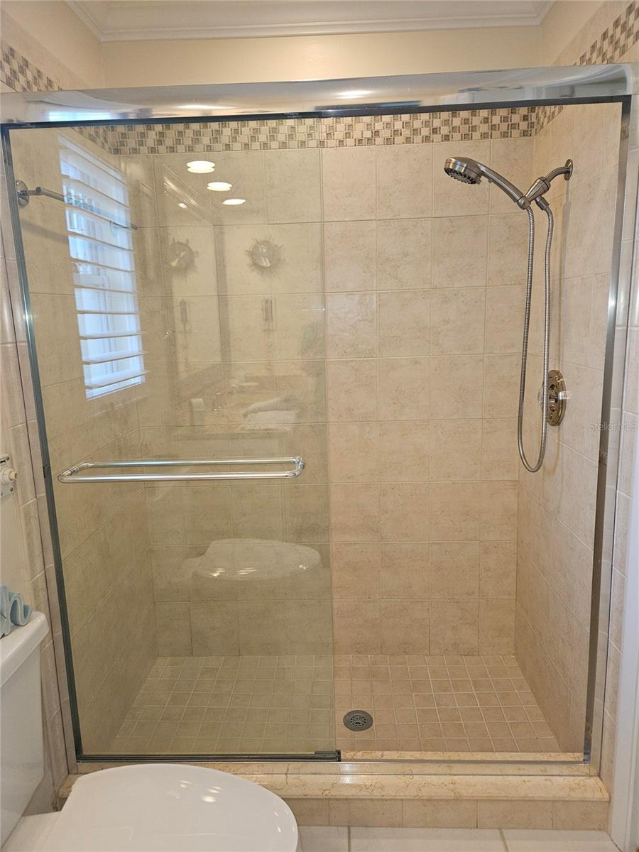 Image 46 of 62 For 1706 Lakeside Court