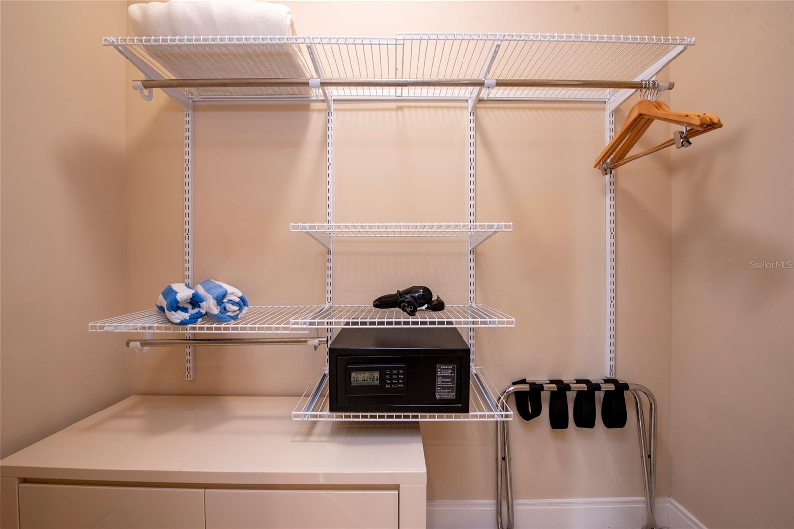 Image 18 of 37 For 7673 Recife Drive