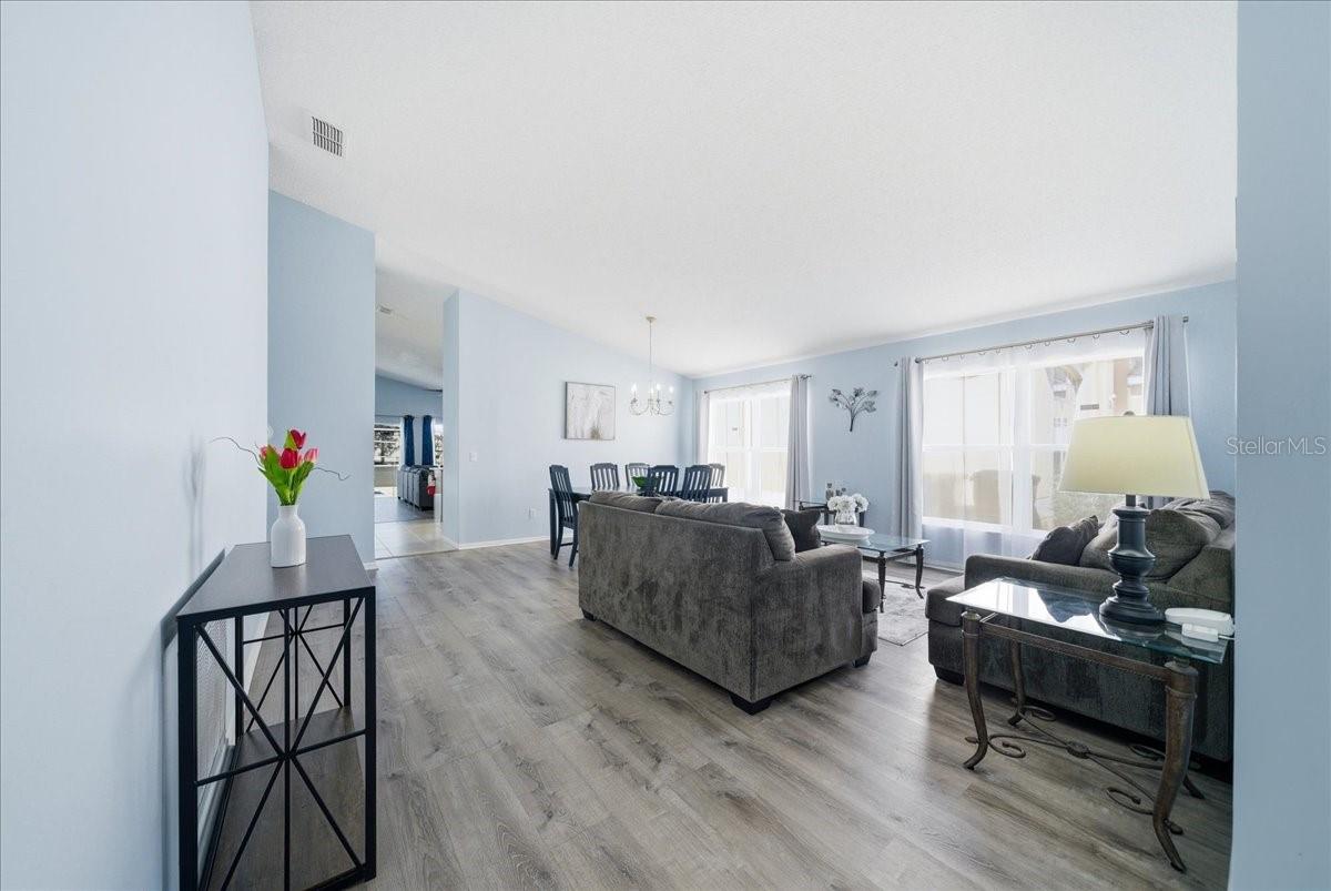 Image 15 of 45 For 632 Bloomingdale Drive