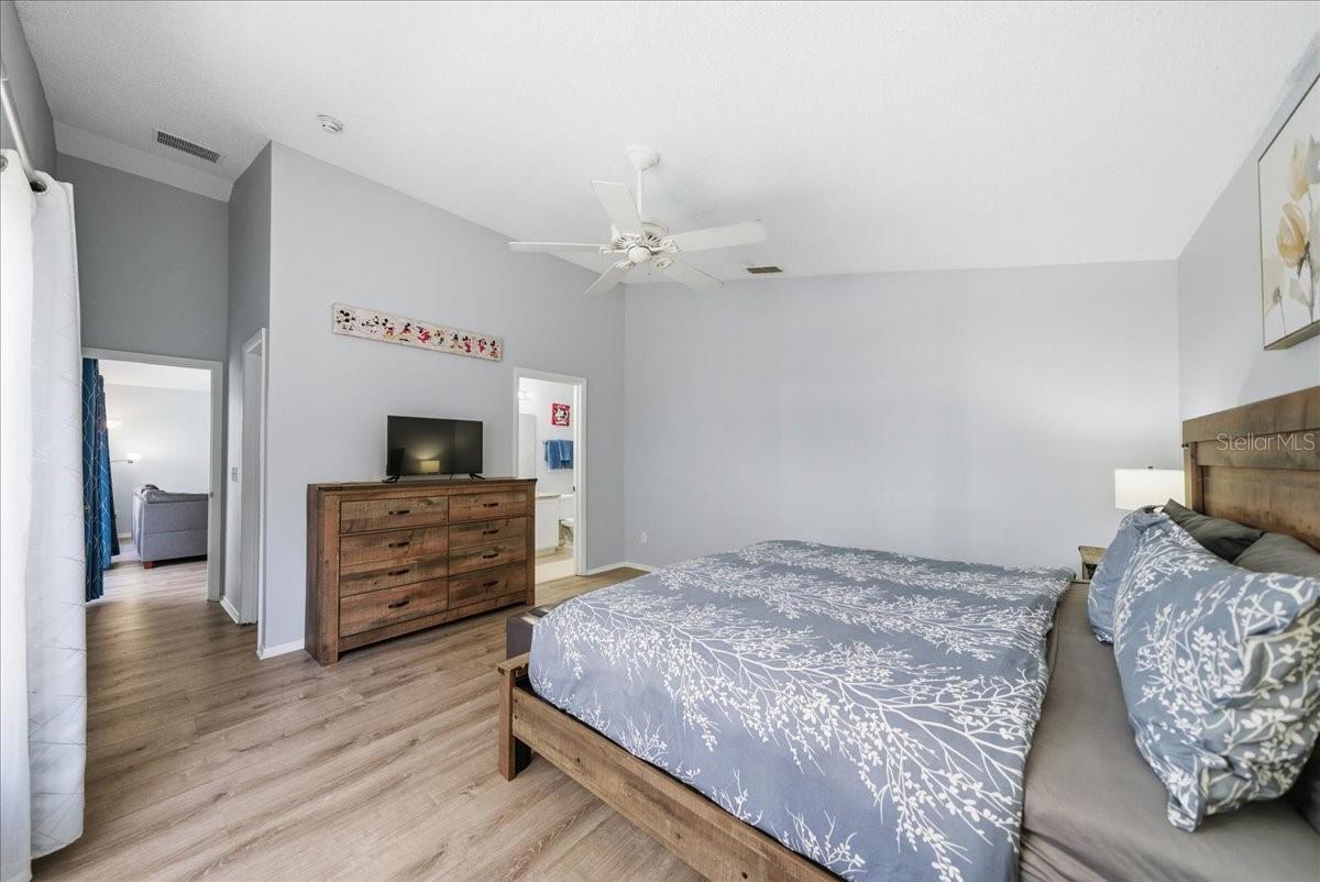 Image 18 of 45 For 632 Bloomingdale Drive