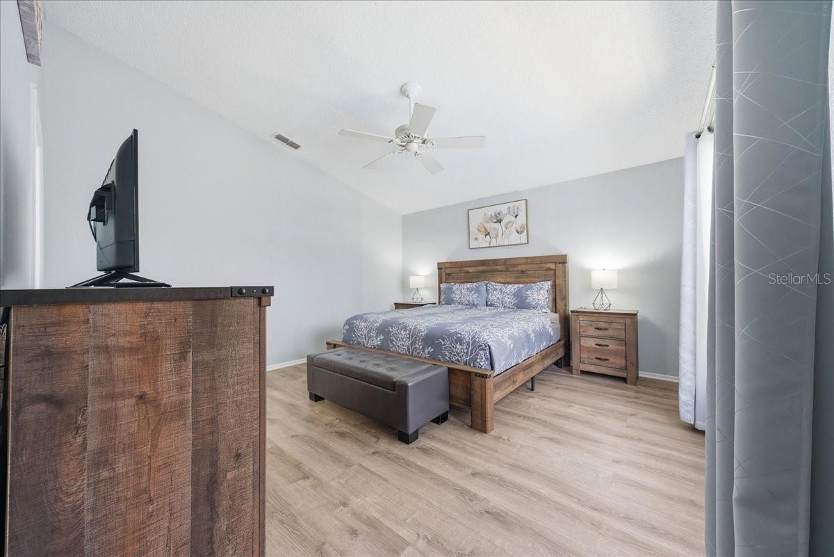 Image 19 of 45 For 632 Bloomingdale Drive