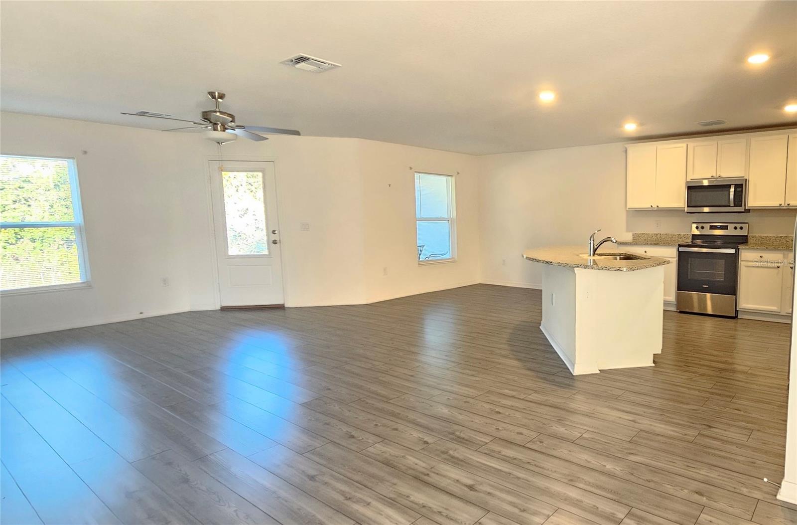 Image 3 of 13 For 667 Bay Leaf Drive