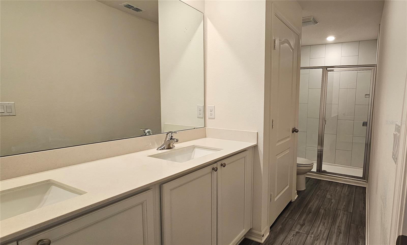 Image 7 of 13 For 667 Bay Leaf Drive