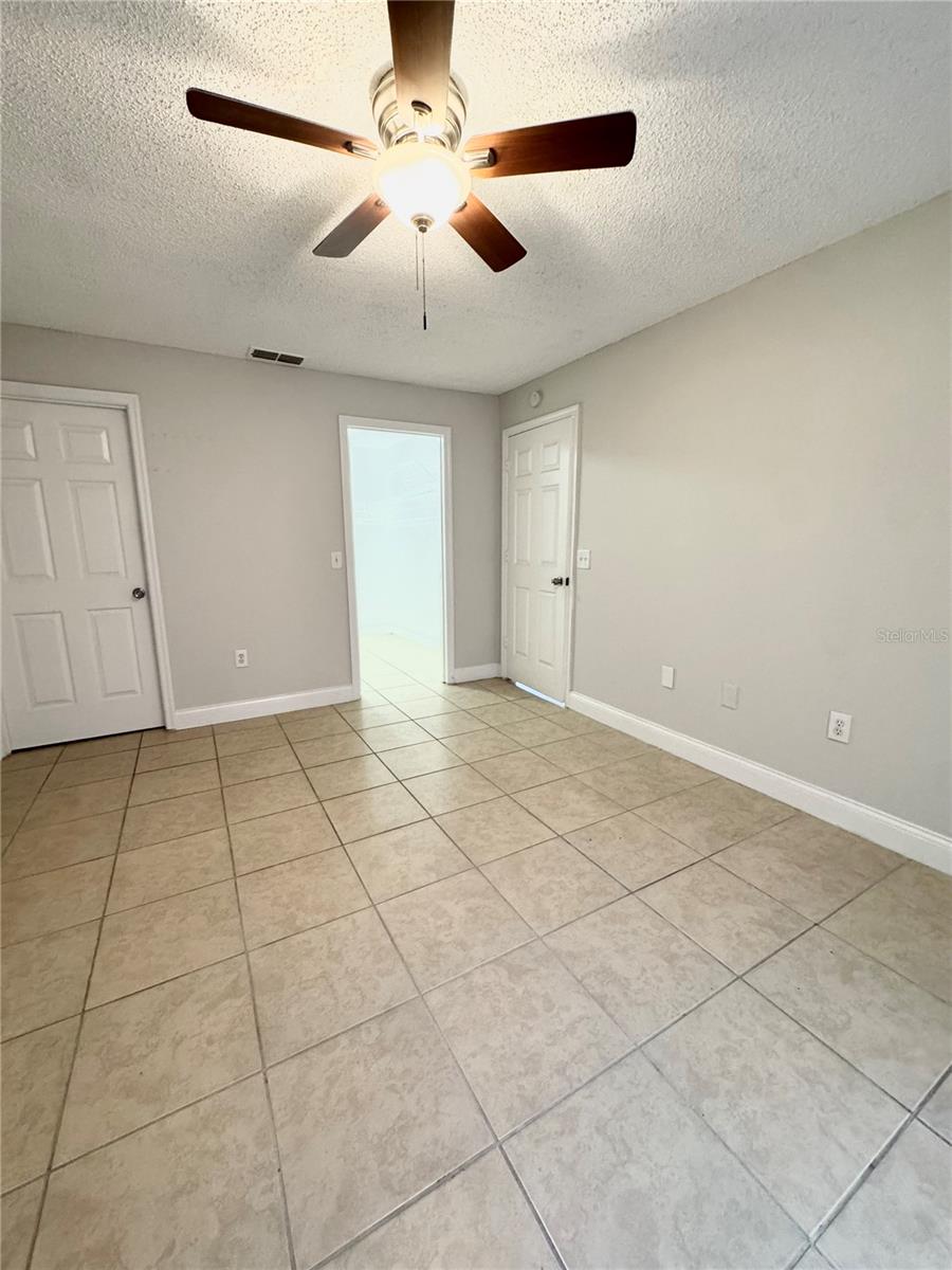 Image 10 of 19 For 2725 Windsor Heights Street