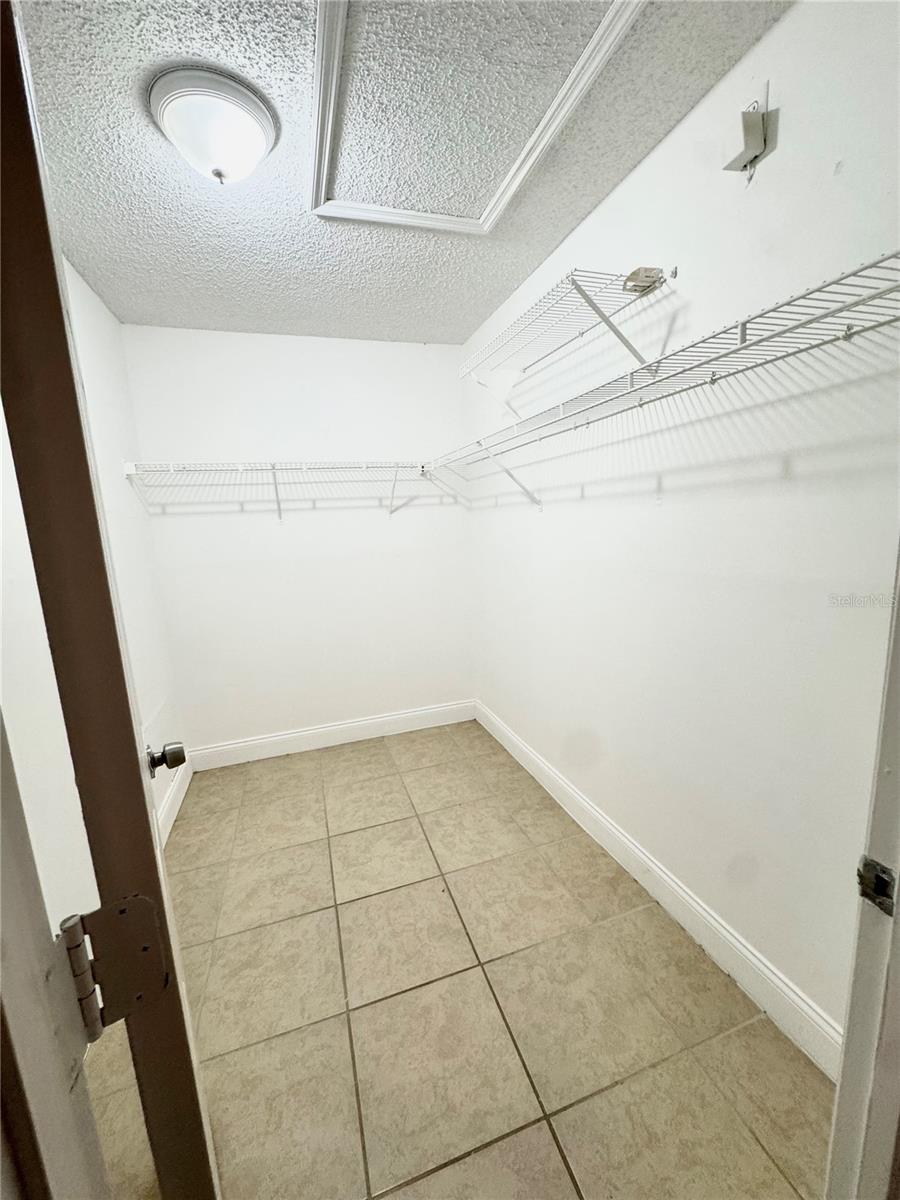 Image 11 of 19 For 2725 Windsor Heights Street