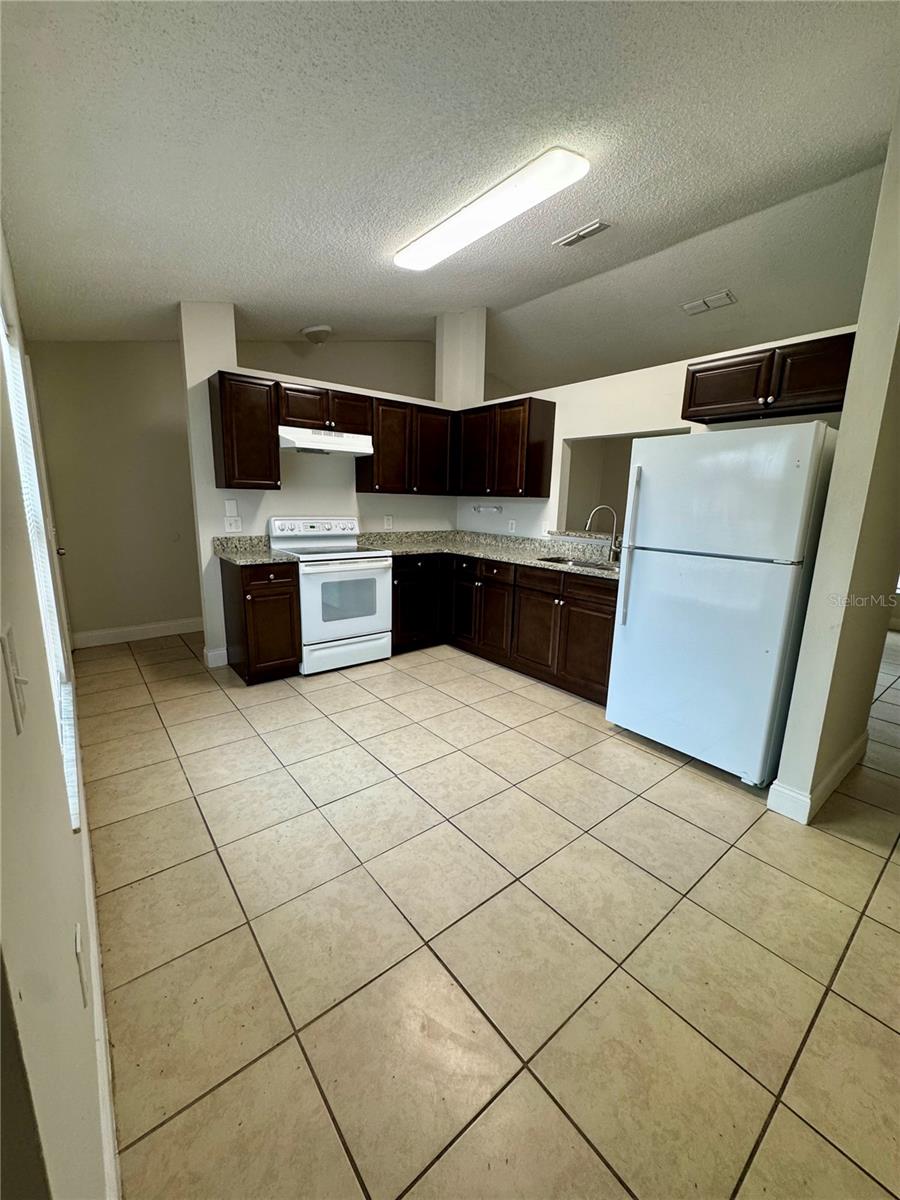 Image 4 of 19 For 2725 Windsor Heights Street