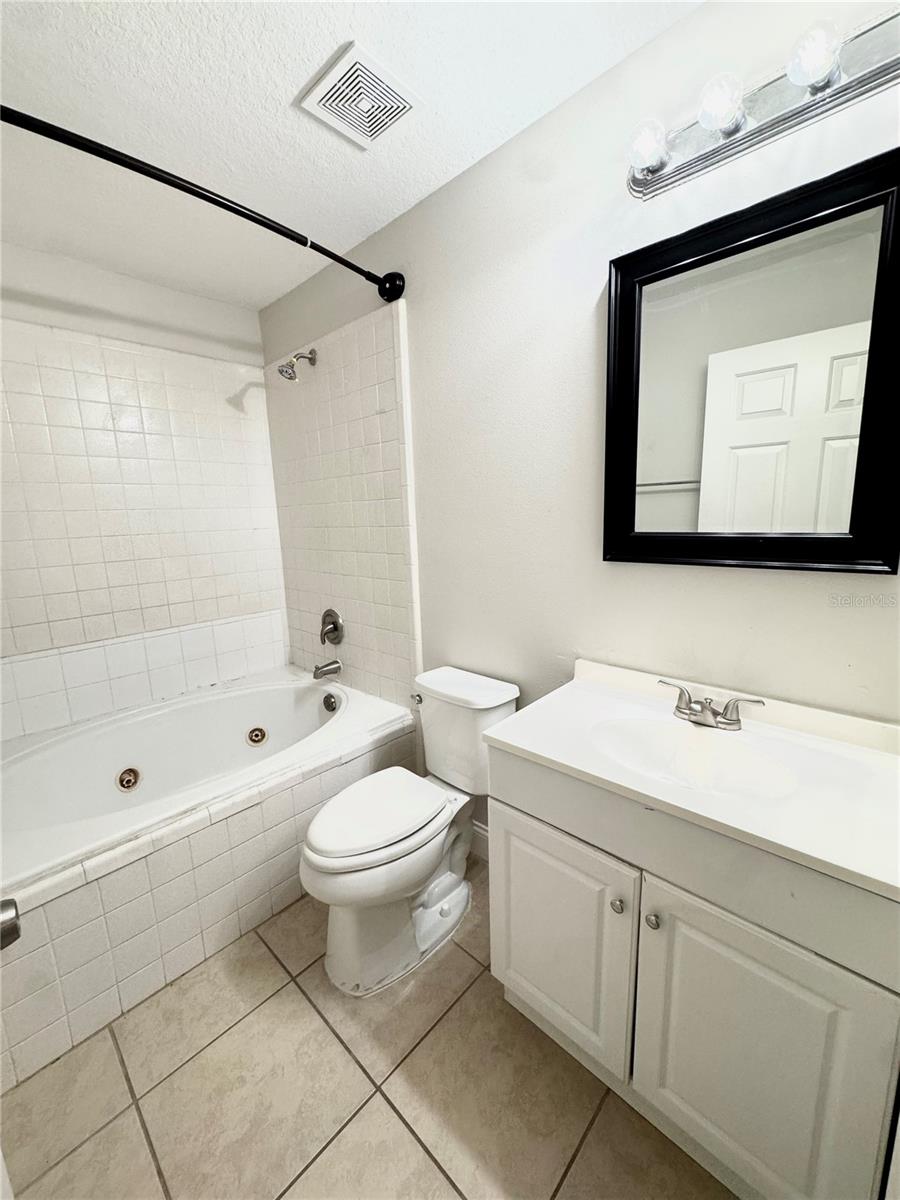 Image 9 of 19 For 2725 Windsor Heights Street