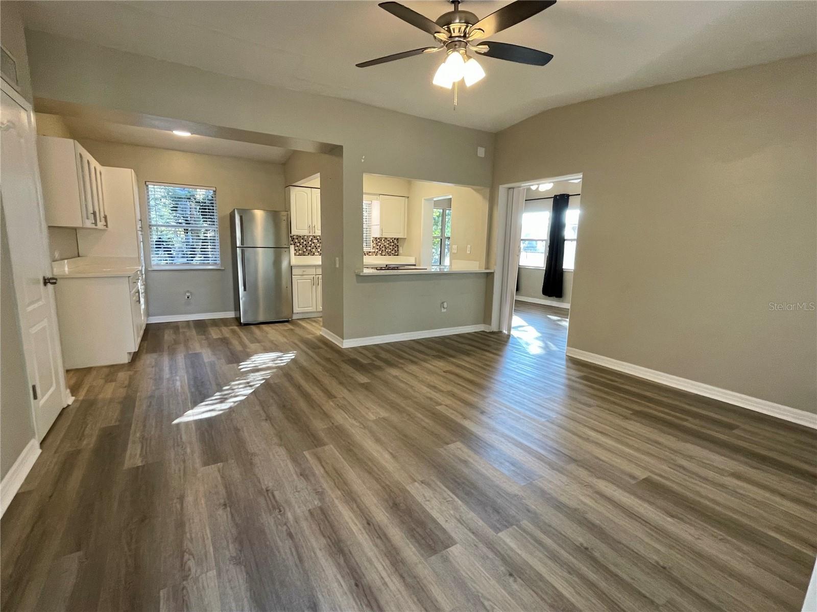 Image 10 of 37 For 301 Avenue E