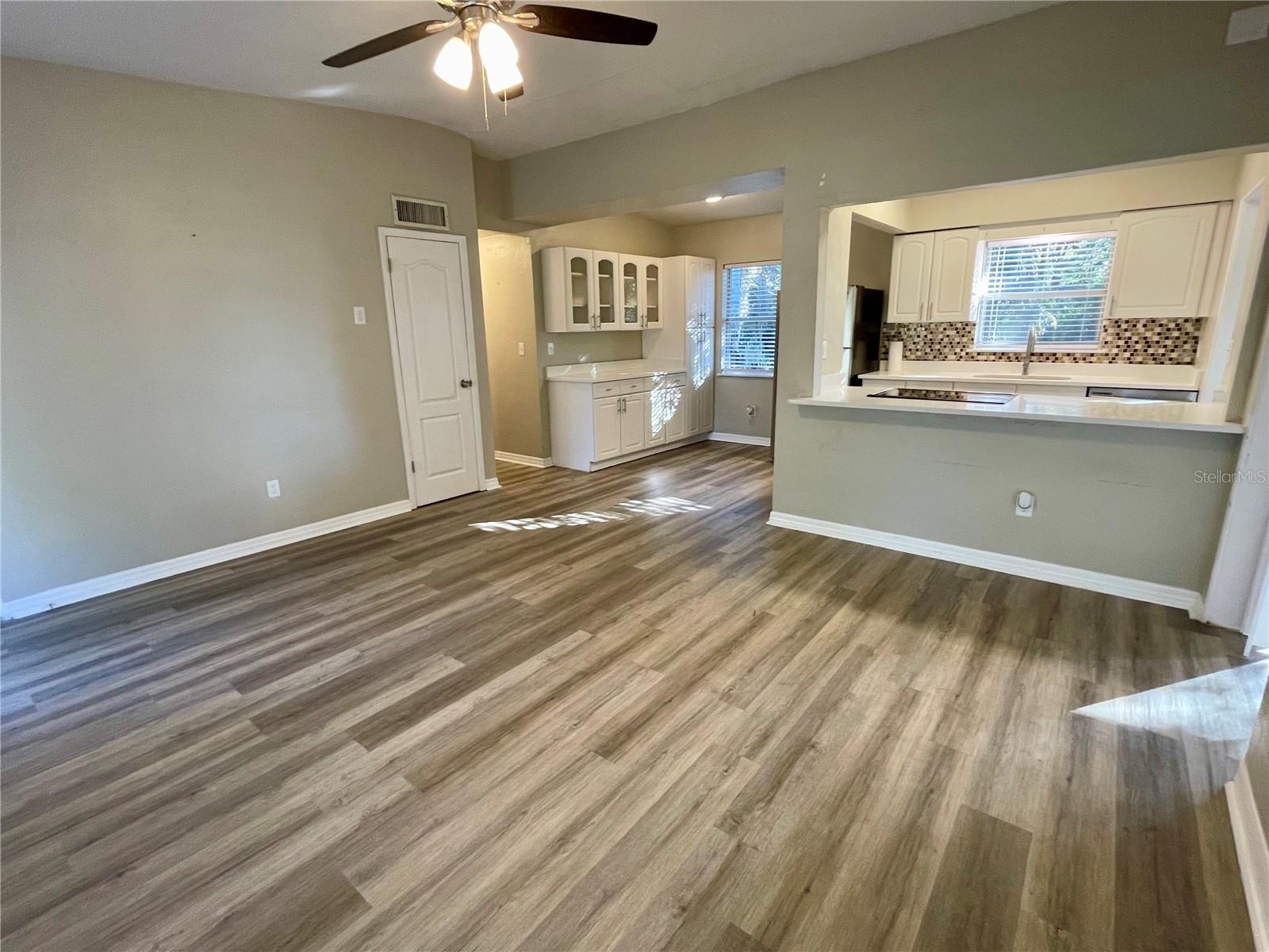 Image 11 of 37 For 301 Avenue E