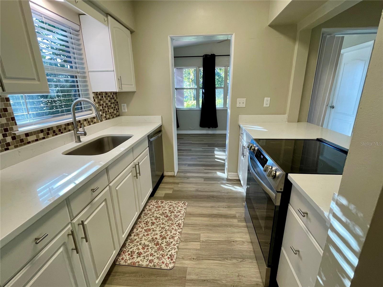 Image 13 of 37 For 301 Avenue E