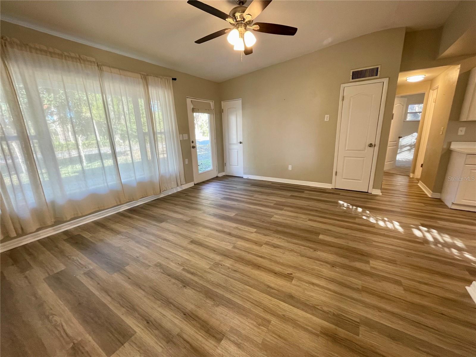 Image 15 of 37 For 301 Avenue E