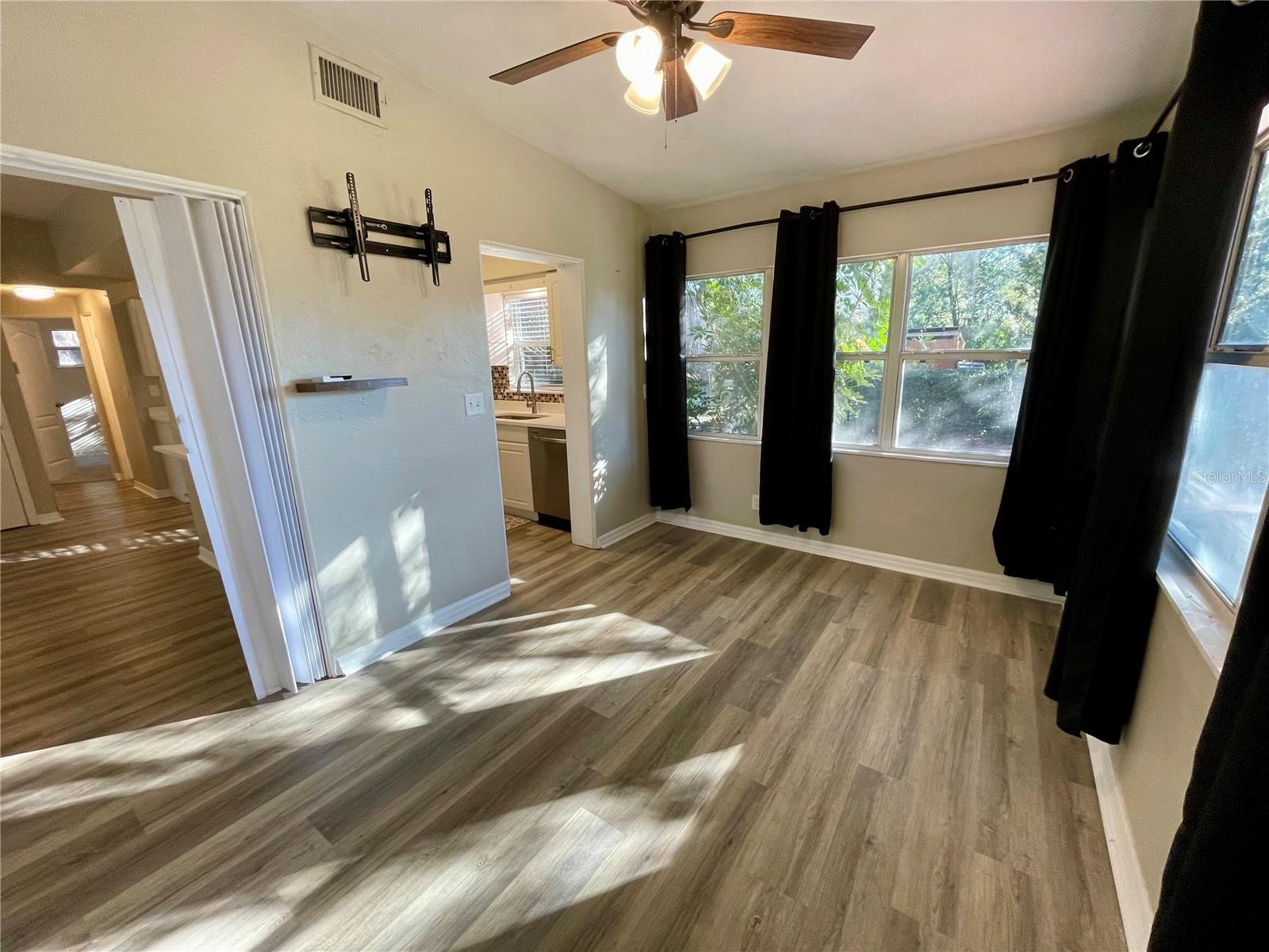 Image 17 of 37 For 301 Avenue E