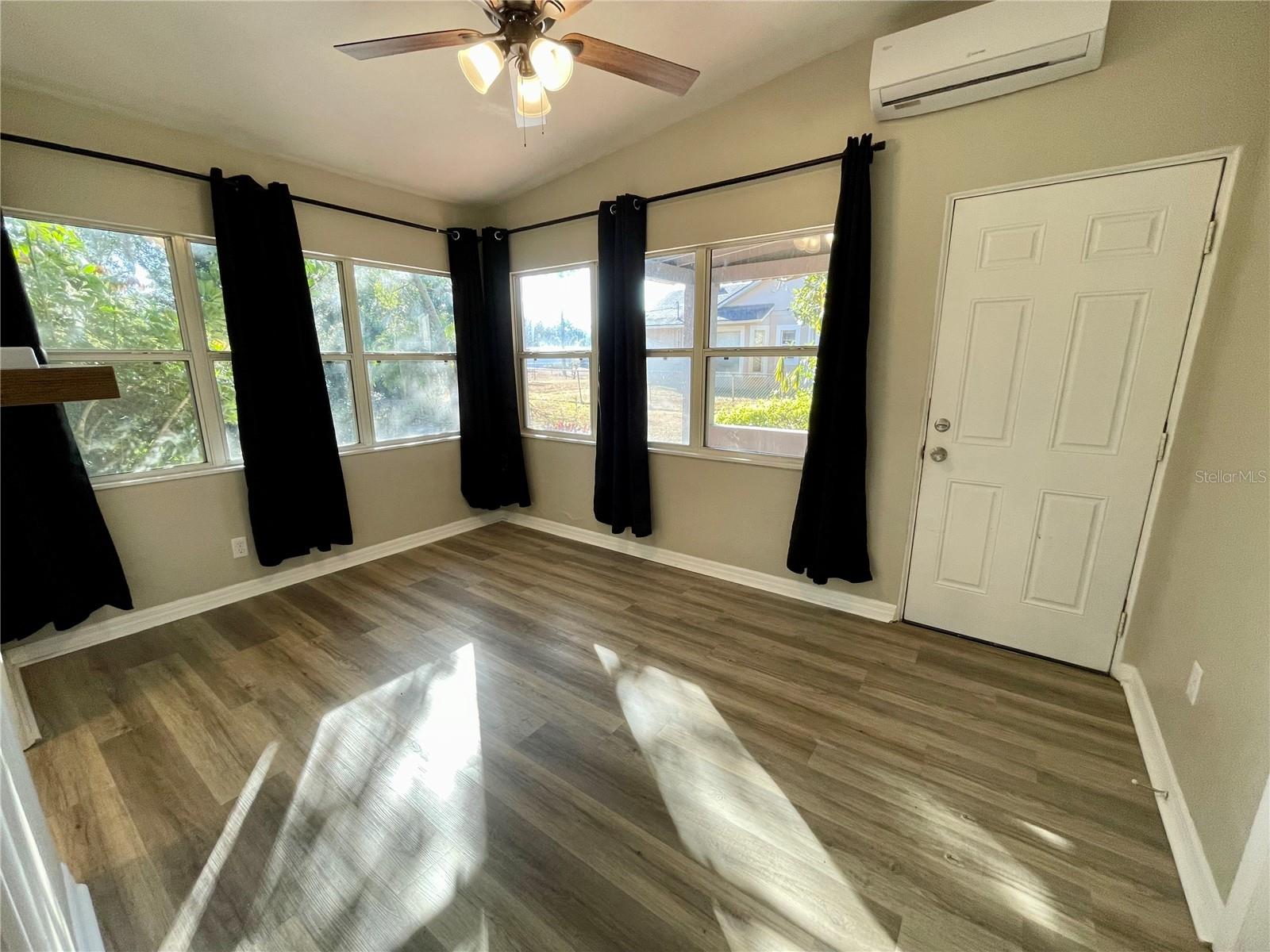 Image 18 of 37 For 301 Avenue E