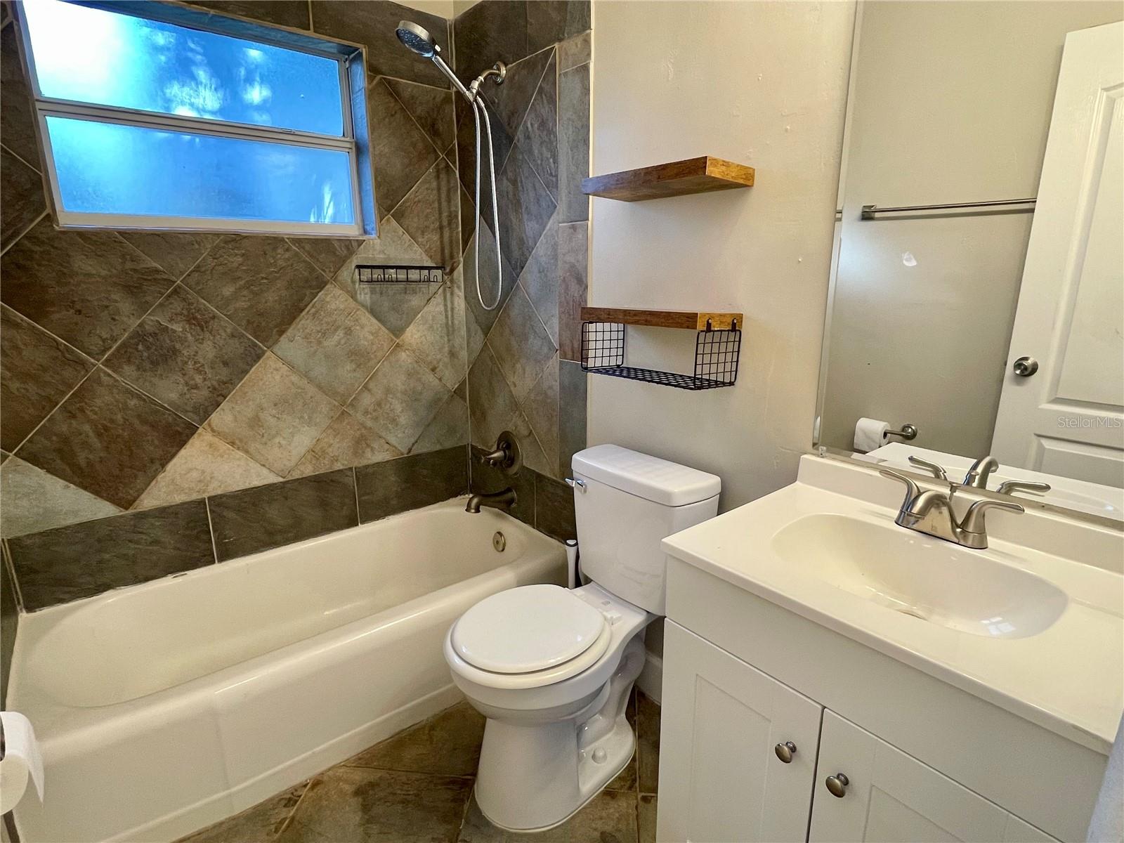 Image 23 of 37 For 301 Avenue E