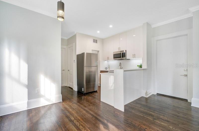 Image 7 of 22 For 613 Ridgewood Street 2