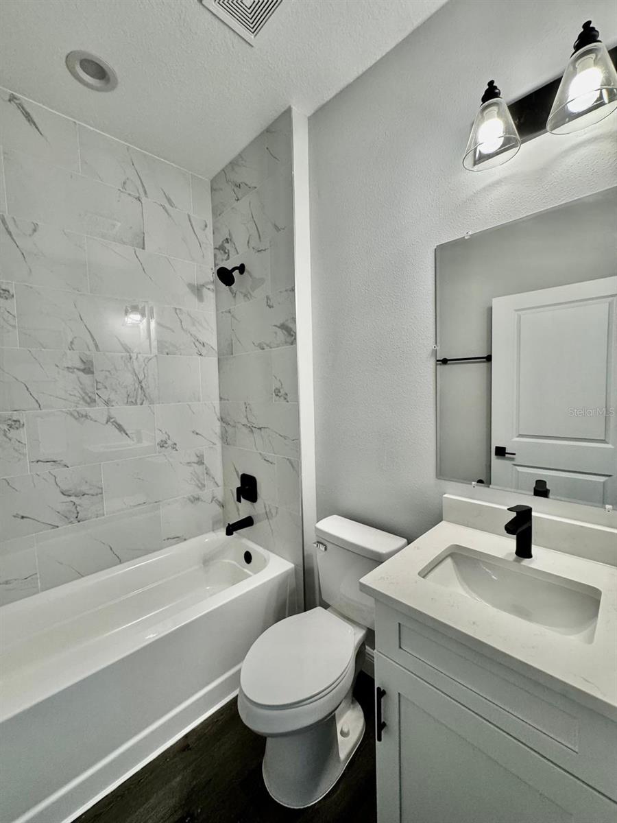 Image 4 of 8 For 21295 Wynyard Avenue