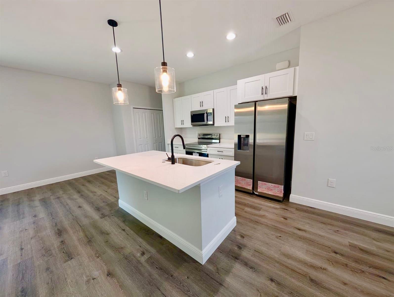 Image 5 of 8 For 21295 Wynyard Avenue