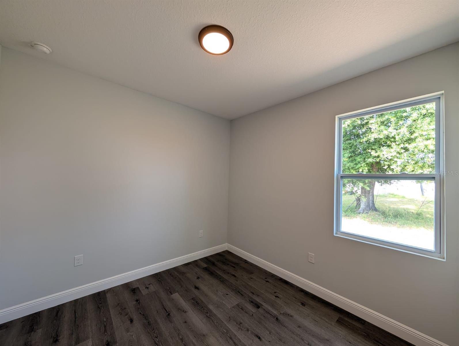 Image 8 of 8 For 21295 Wynyard Avenue