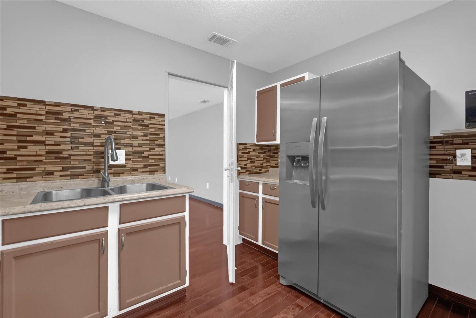 Image 11 of 32 For 405 Latonia Street