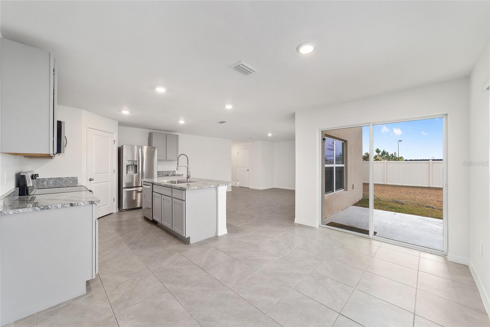 Image 21 of 52 For 8746 45th Court