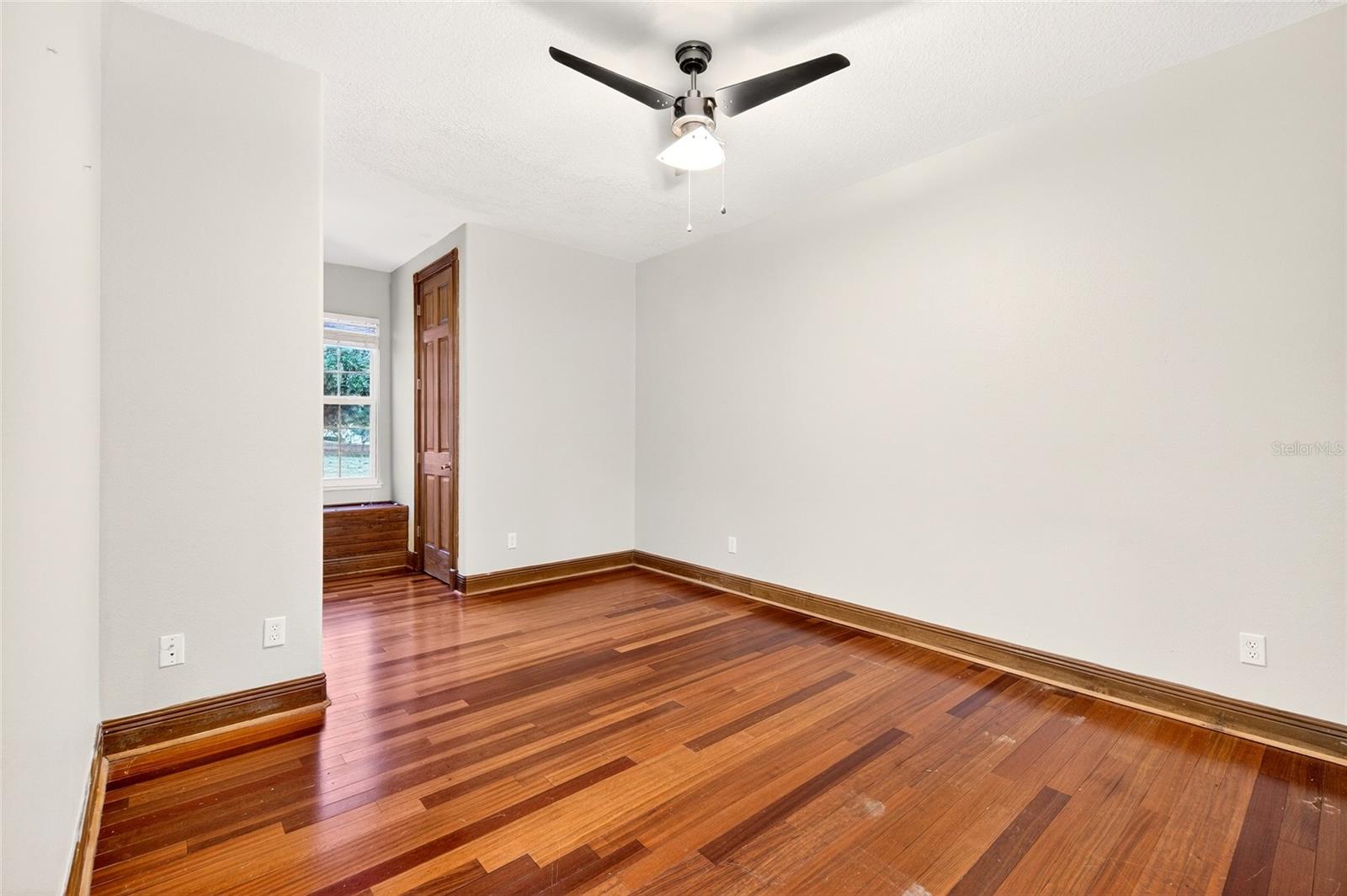 Image 20 of 56 For 16623 Royal Palm Drive