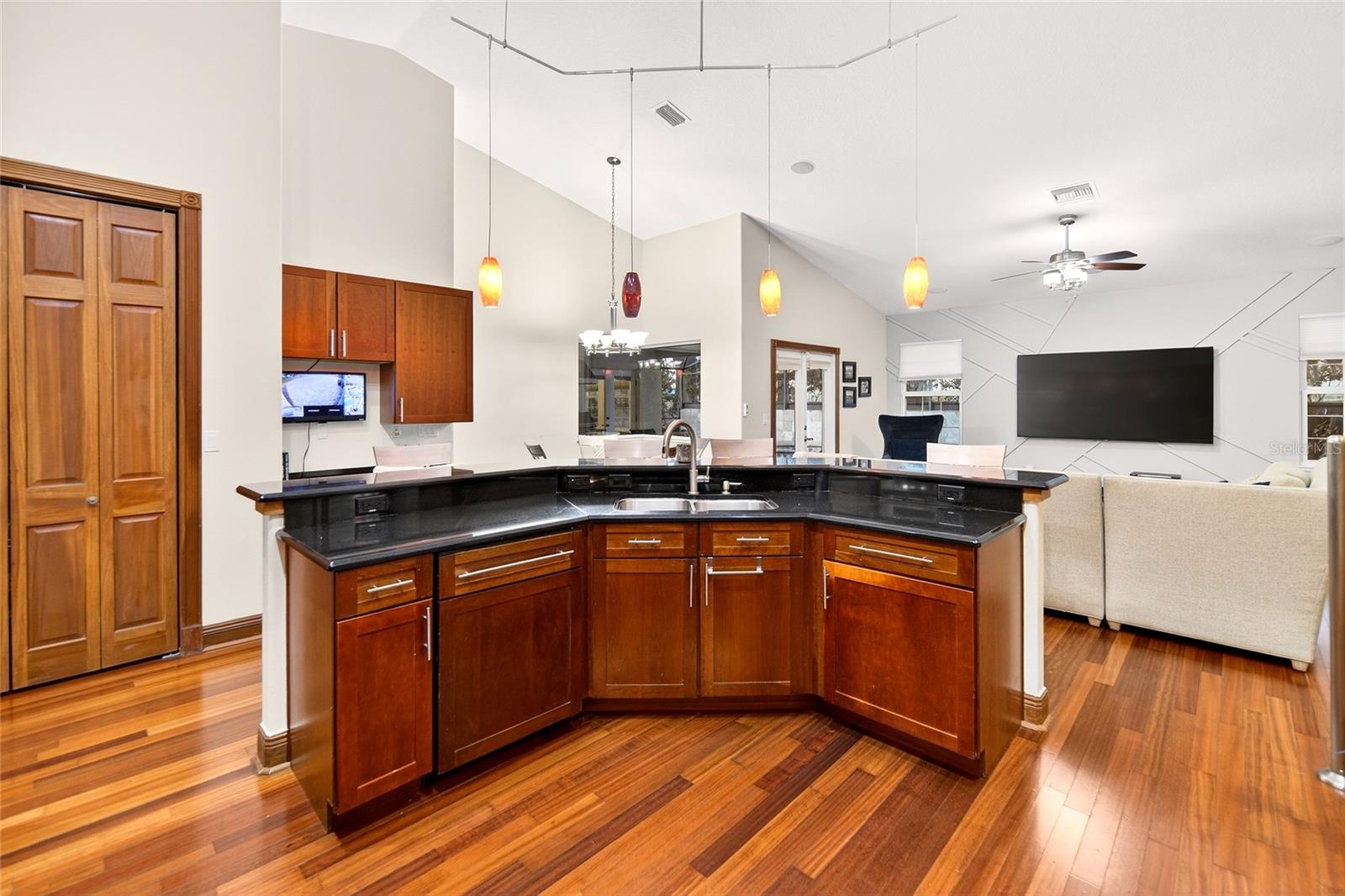 Image 33 of 56 For 16623 Royal Palm Drive