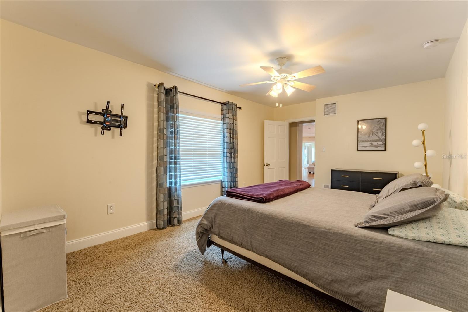 Image 23 of 35 For 5497 Alandale Court