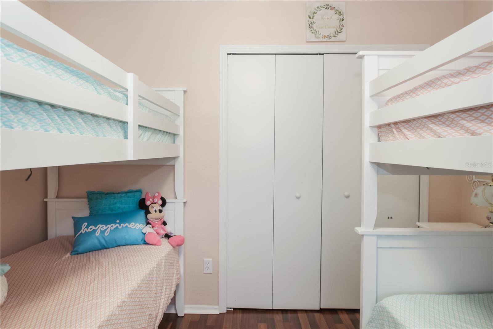 Image 17 of 31 For 608 Old Pine Court