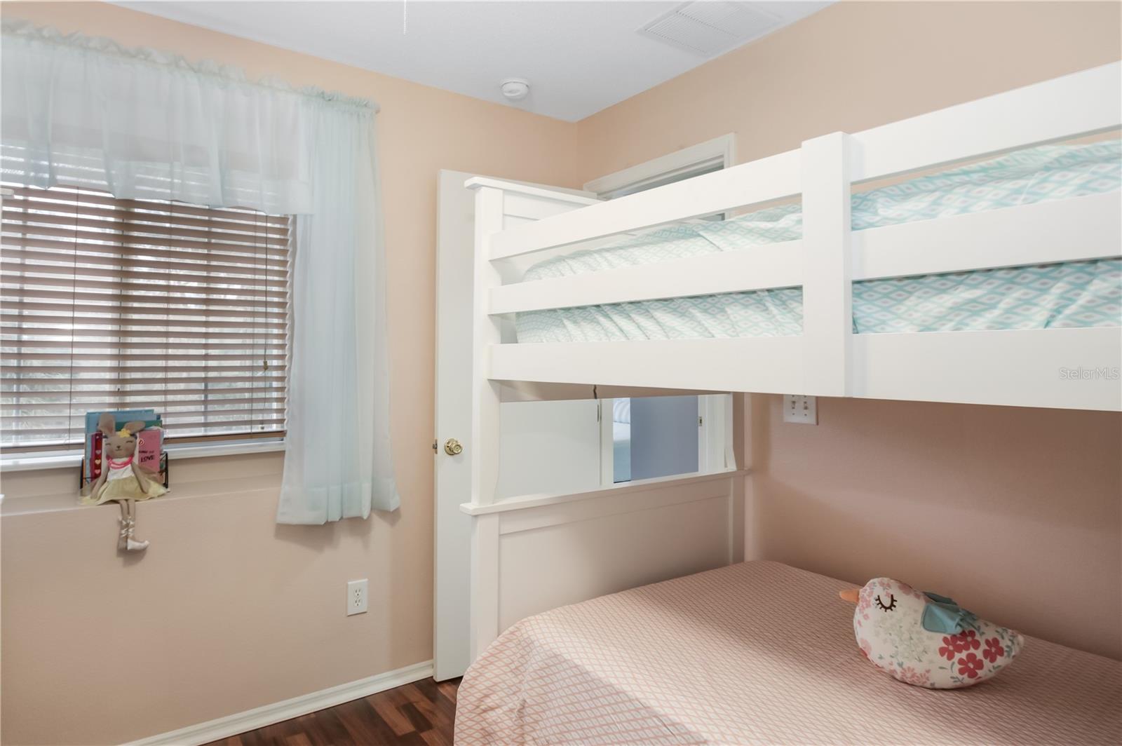 Image 18 of 31 For 608 Old Pine Court