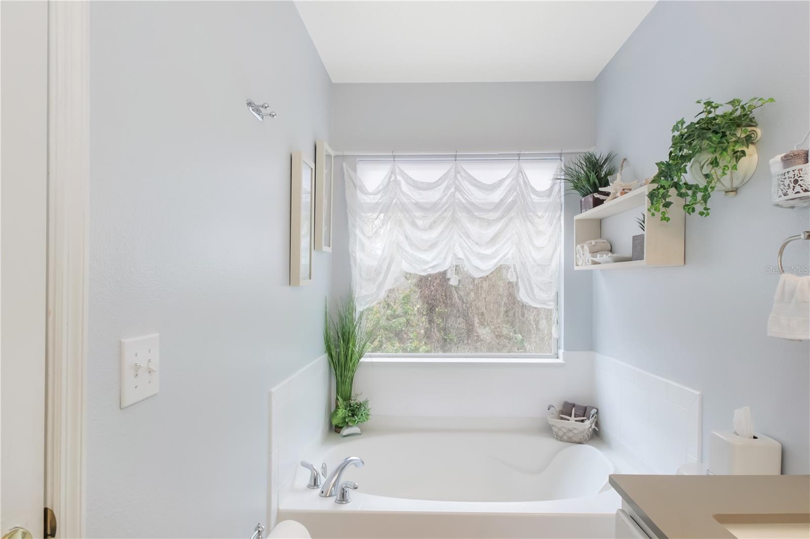 Image 24 of 31 For 608 Old Pine Court