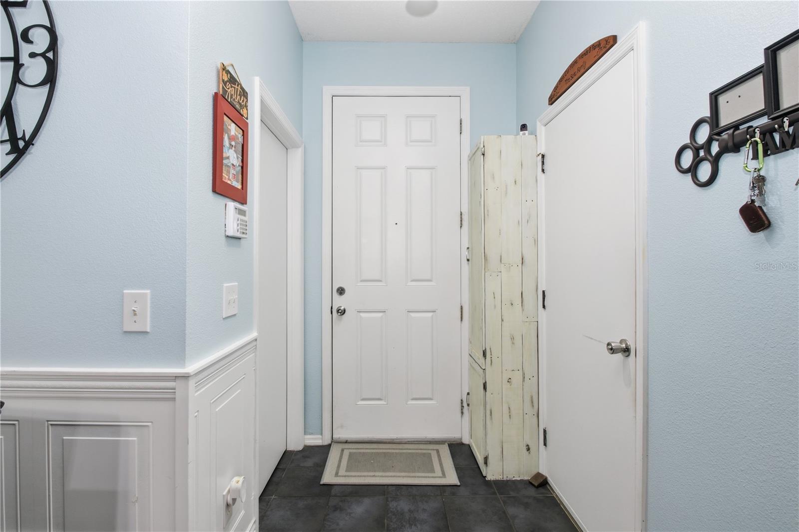 Image 3 of 31 For 608 Old Pine Court