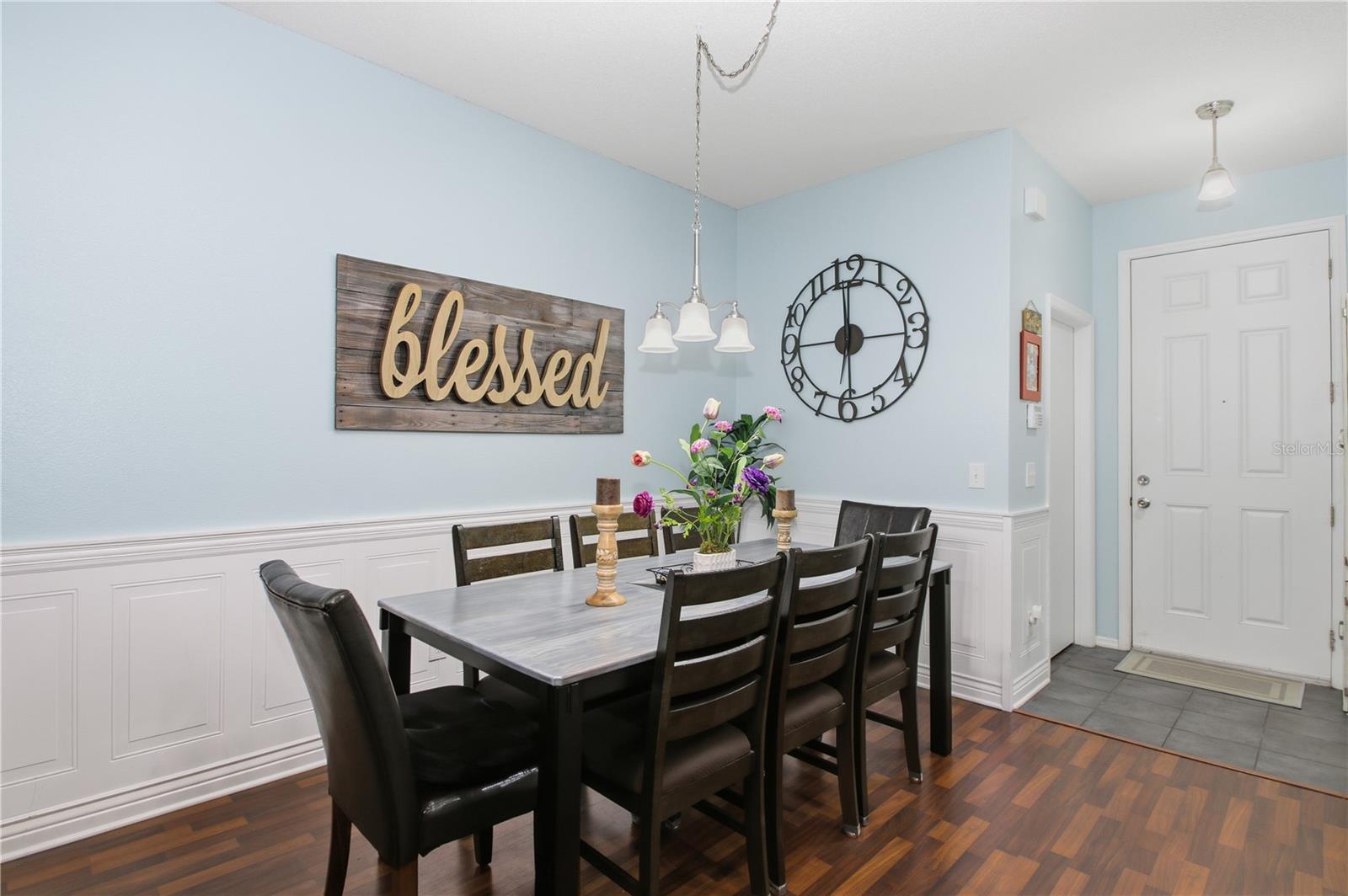 Image 5 of 31 For 608 Old Pine Court