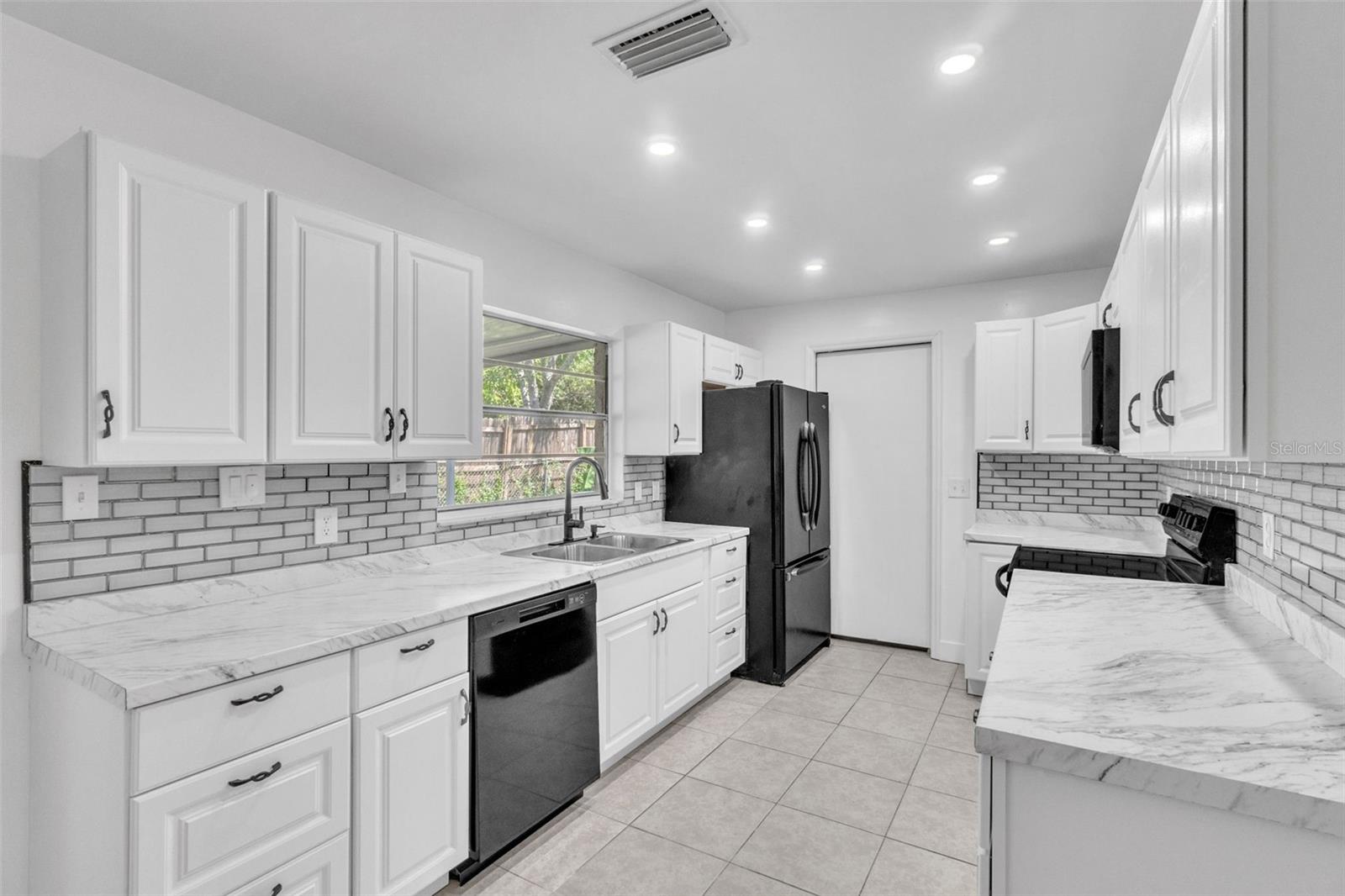 Image 23 of 39 For 107 Thrush Lane