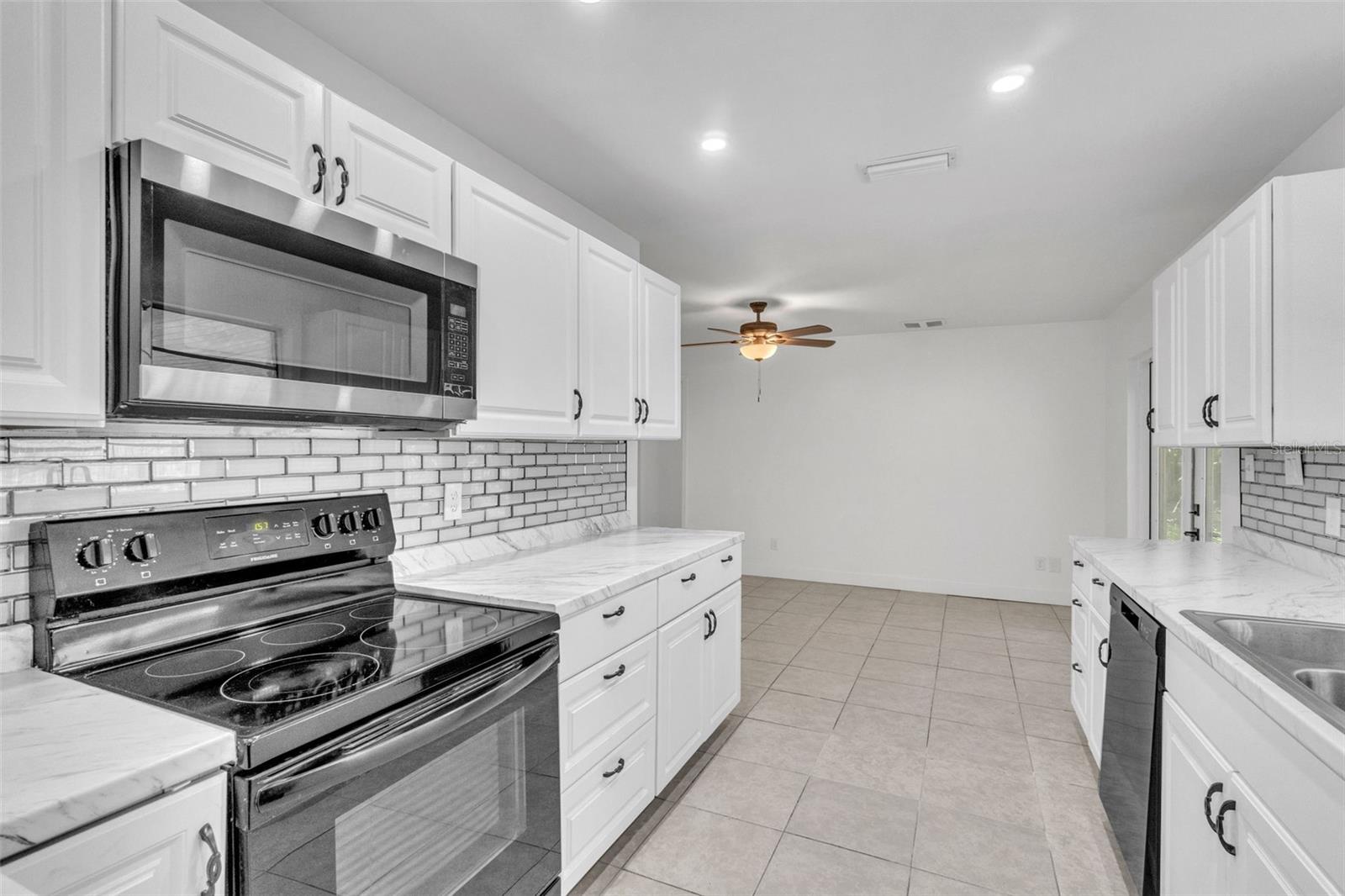 Image 3 of 39 For 107 Thrush Lane