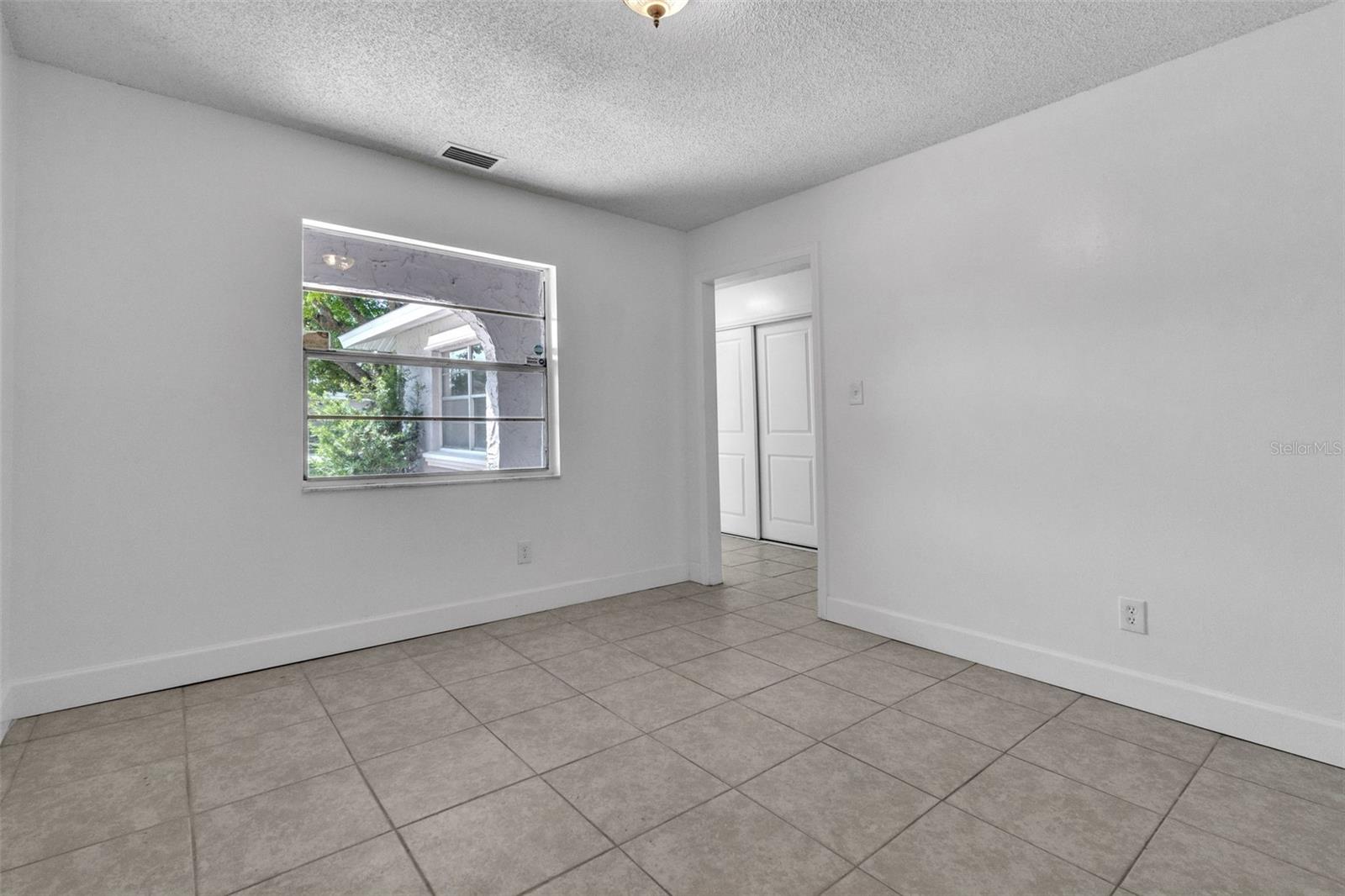 Image 4 of 39 For 107 Thrush Lane