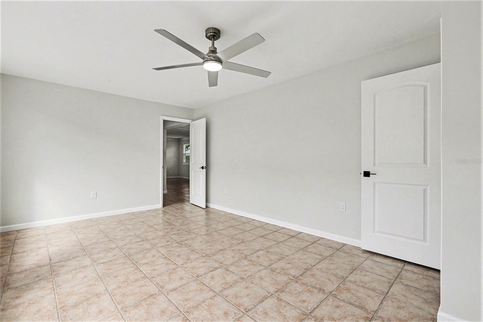 Image 10 of 35 For 580 Russell Street