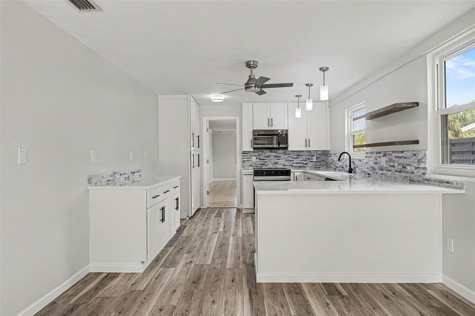 Image 12 of 35 For 580 Russell Street