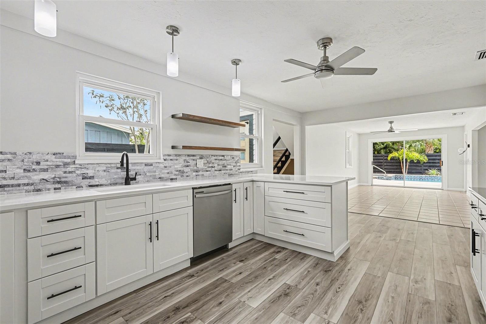 Image 14 of 35 For 580 Russell Street