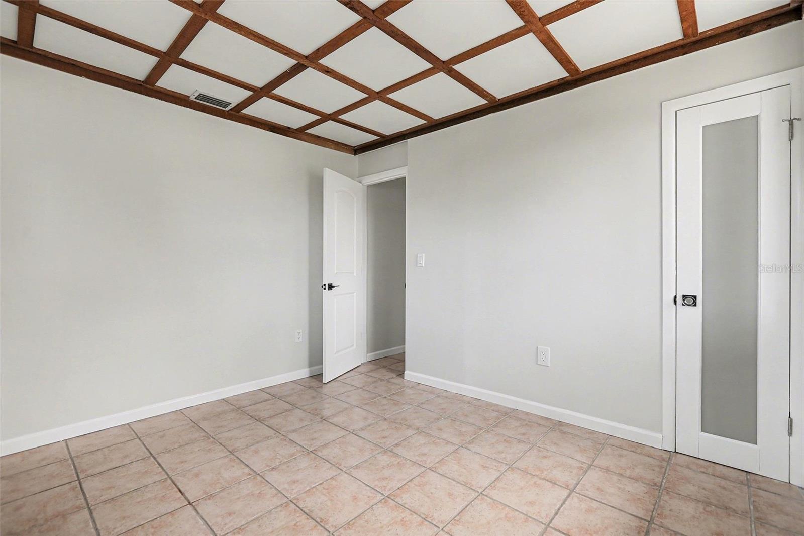 Image 17 of 35 For 580 Russell Street