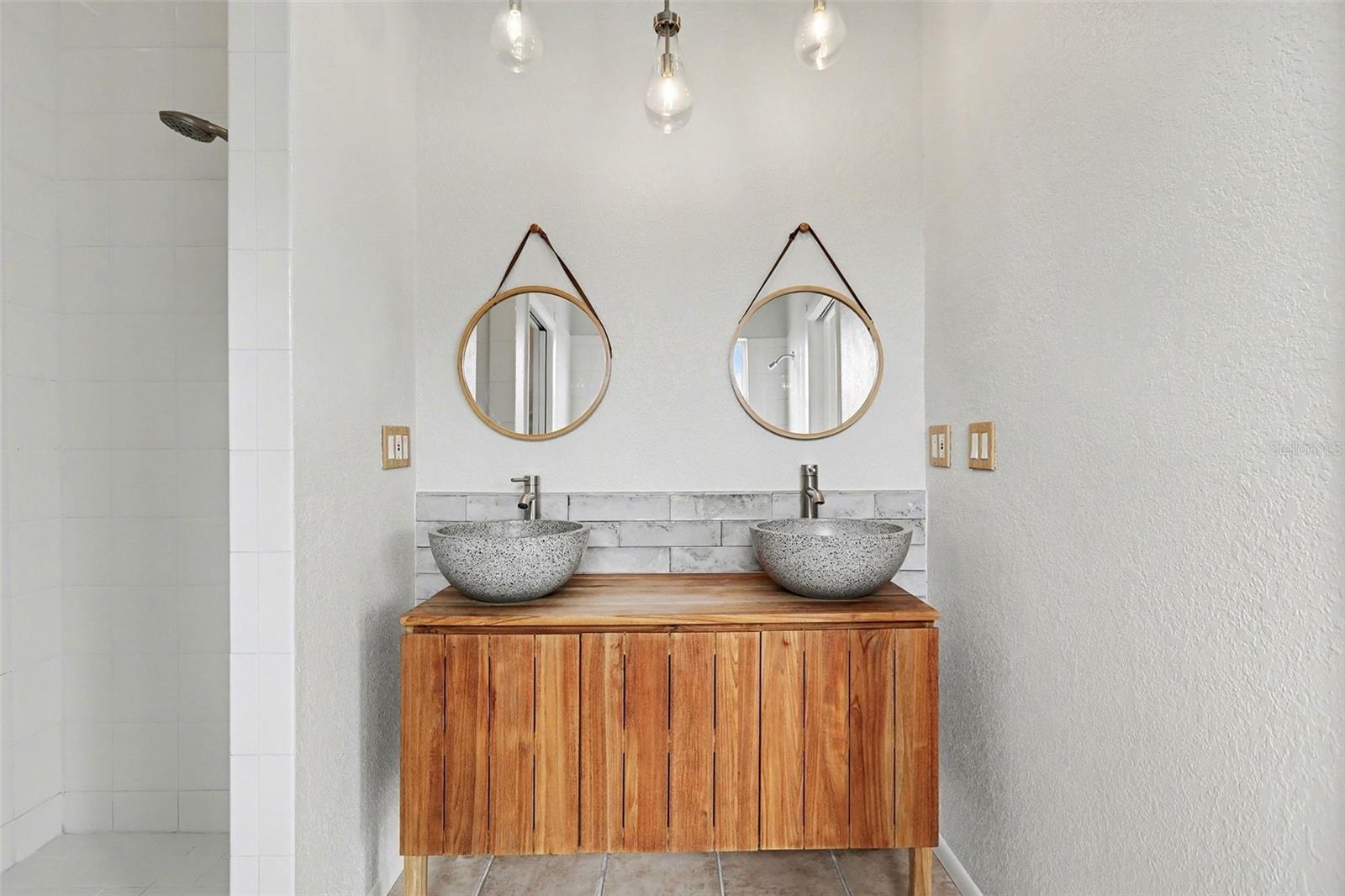 Image 19 of 35 For 580 Russell Street