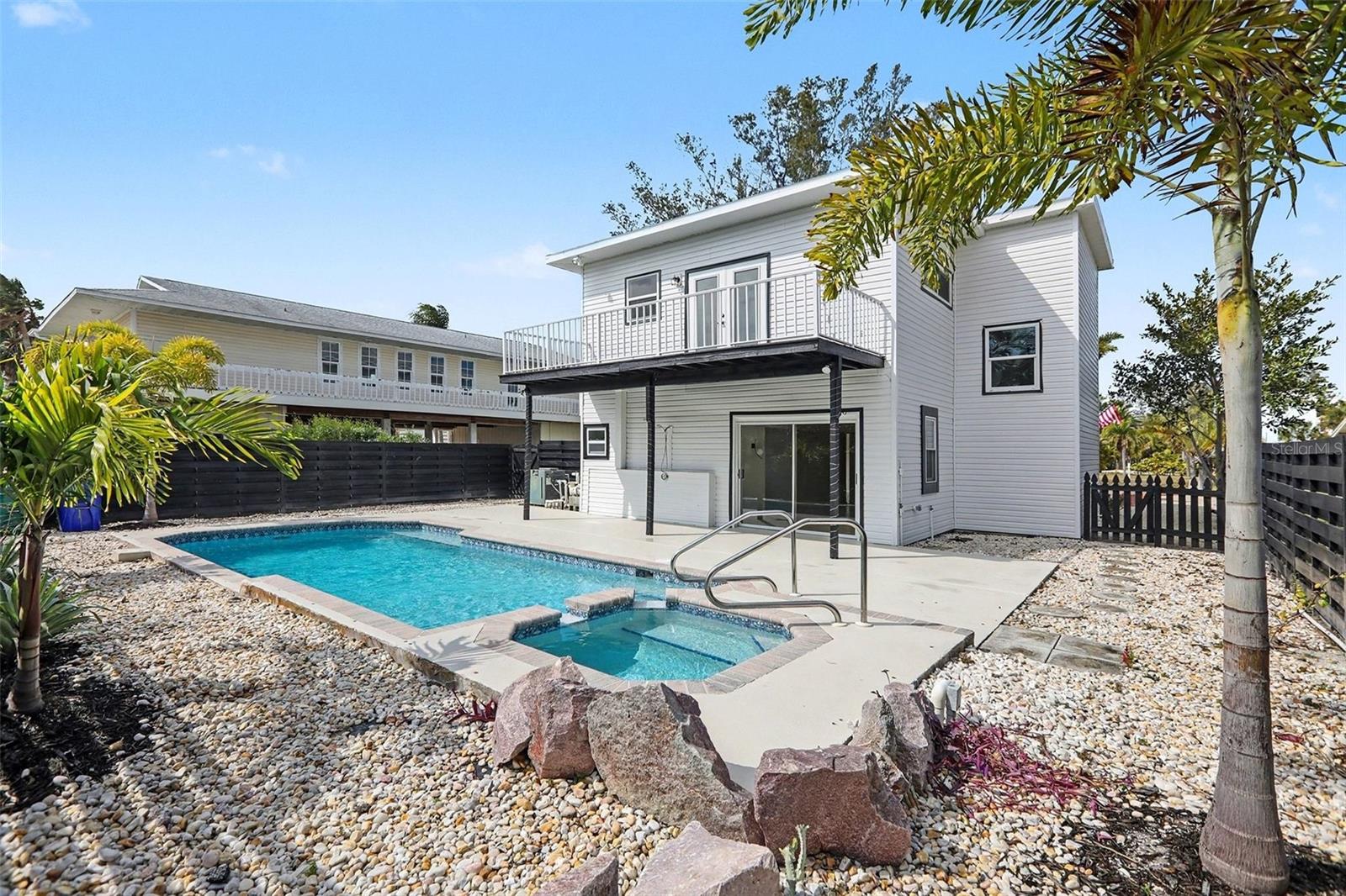 Image 33 of 35 For 580 Russell Street