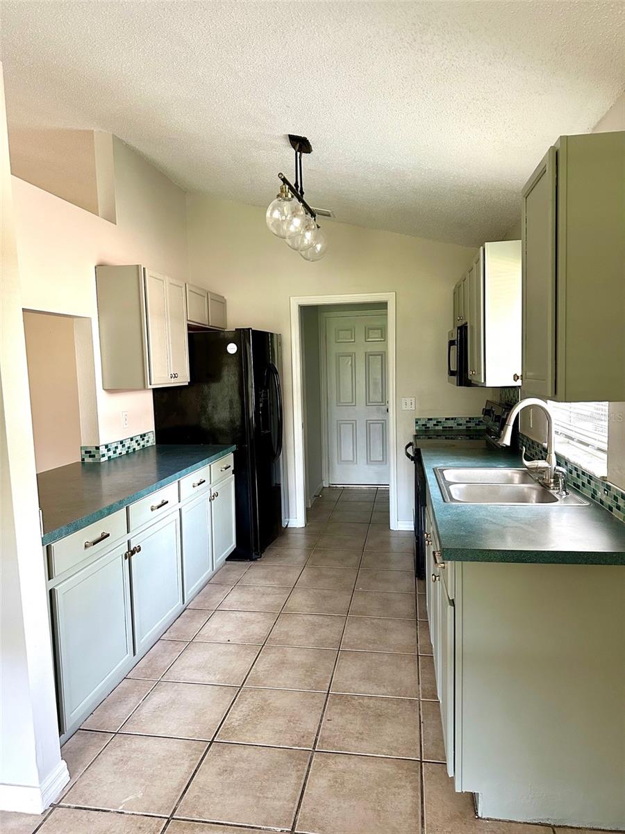 Image 5 of 14 For 579 Rouzer Street