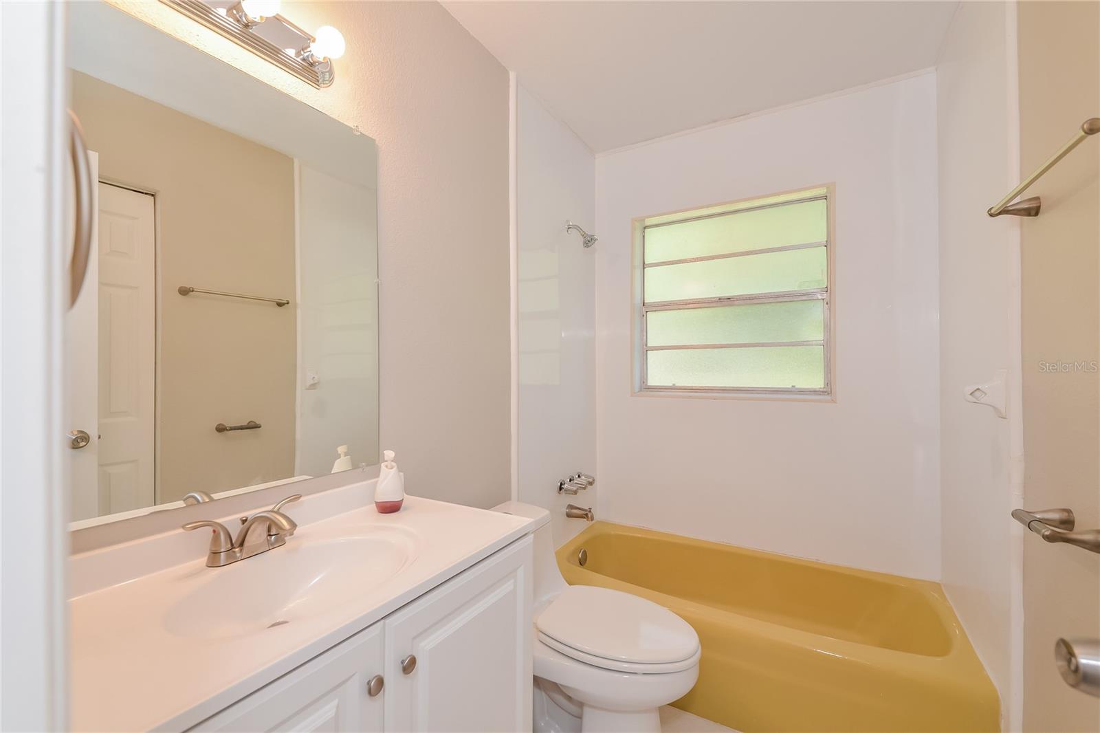 Image 14 of 16 For 2006 4th Avenue W