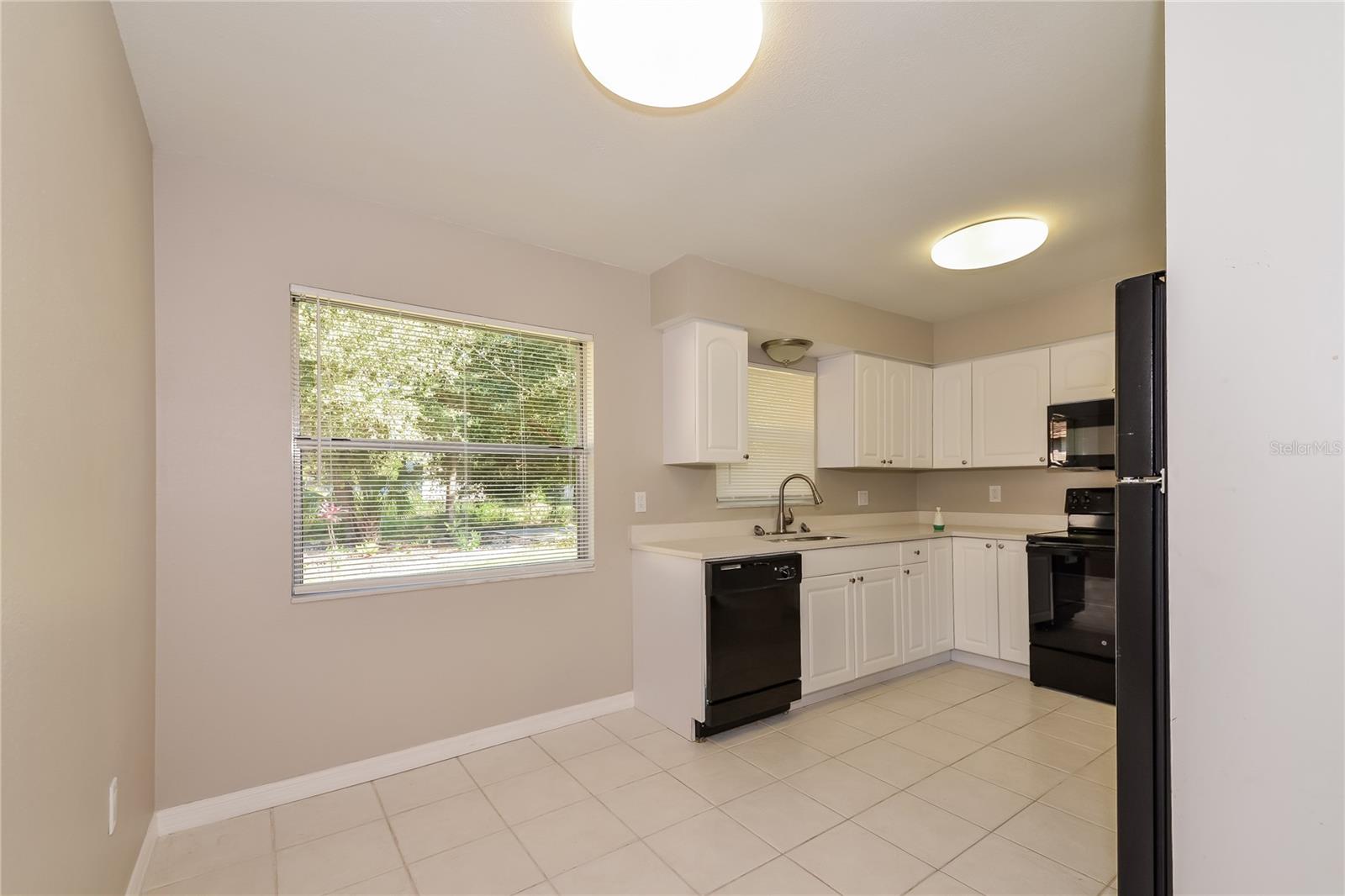 Image 3 of 16 For 2006 4th Avenue W