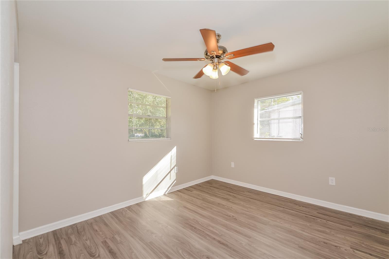 Image 8 of 16 For 2006 4th Avenue W