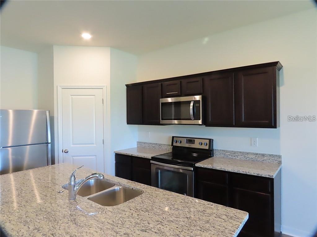 Image 6 of 18 For 3026 Nova Scotia