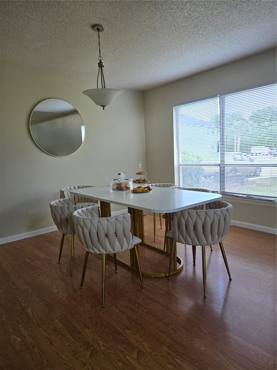 Image 3 of 10 For 422 Netherwood Crescent